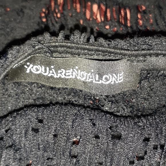 YOU ARE NOT ALONG BLACK KNIT FRINGES MESH - Picture 5 of 7